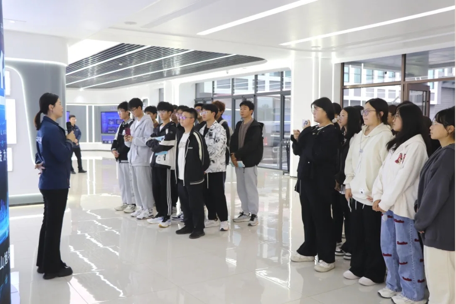 筑牢基础 展望未来 ▏唐山学院会计学院学生到新葡萄8883AMG智能参观学习